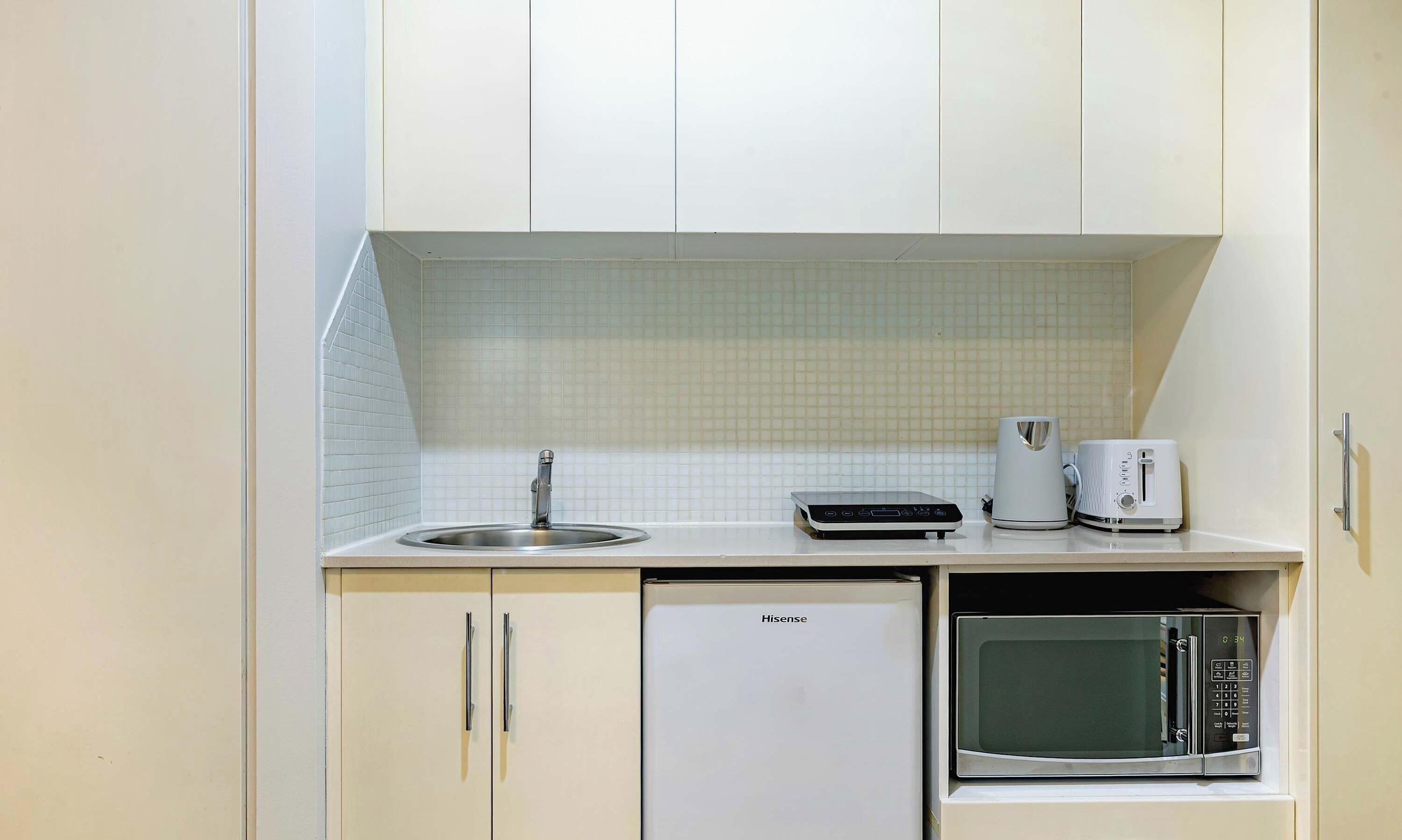 Fridge, microwave, stovetop, dishwasher