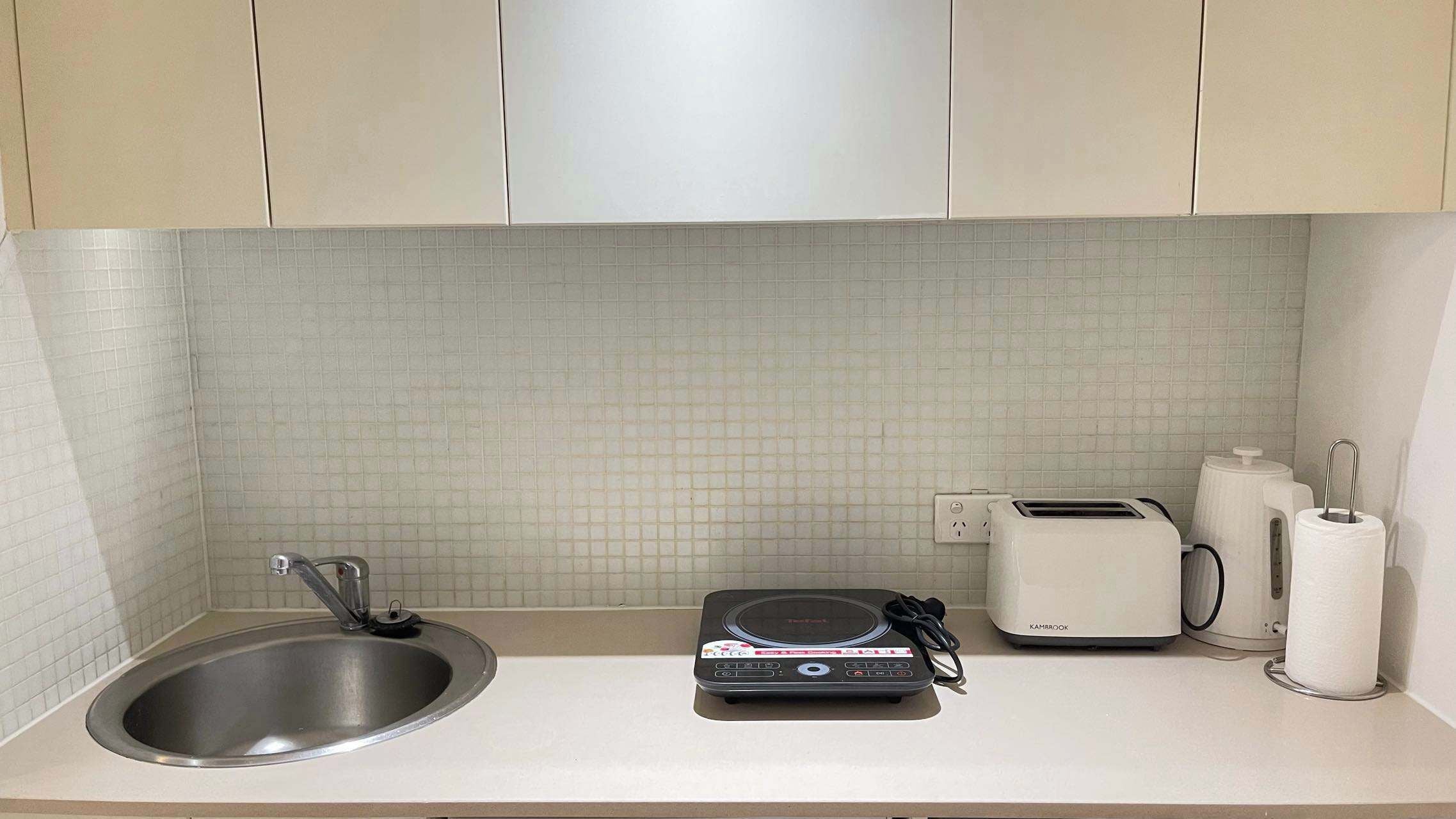 Refrigerador, microondas, placa de cocina, lavavajillas