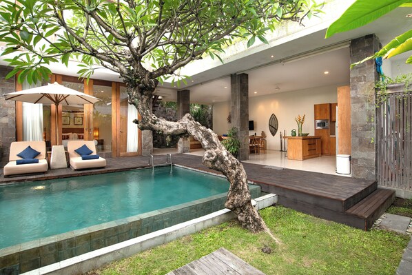 Outdoor pool - Renovated & restful 2BR villa near beach in Seminyak (Kuta Utara, Kabupaten Badung)