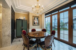 Luxury Suite