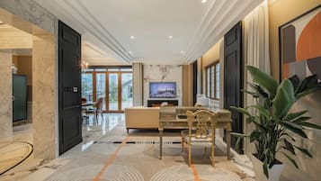 Luxury Suite | 2 bilik tidur, bar mini percuma, meja, ruang kerja komputer riba