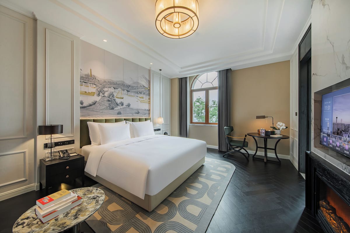 Phòng đôi tiện nghi đơn giản, quang cảnh sông | Minibar với thức uống miễn phí, bàn 