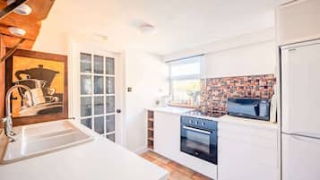 KĂŒhlschrank, Mikrowelle, Ofen, Herdplatte