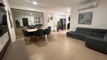 Apartment, 2 Bedrooms, Accessible, Balcony | Lounge