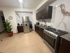 Apartment, 2 Bedrooms, Accessible, Balcony | Private kitchen