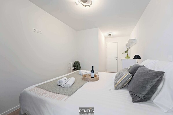 2 bedrooms, desk, iron/ironing board, travel cot