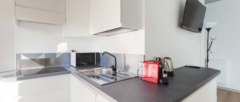 Fridge, microwave, stovetop, coffee/tea maker