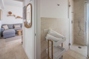 Dusche, Haartrockner, Bidet