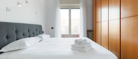 1 slaapkamer, een strijkplank/strijkijzer, wifi, beddengoed