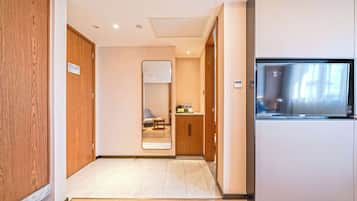 Family Twin Room | Premium bedding, minibar, desk, laptop workspace