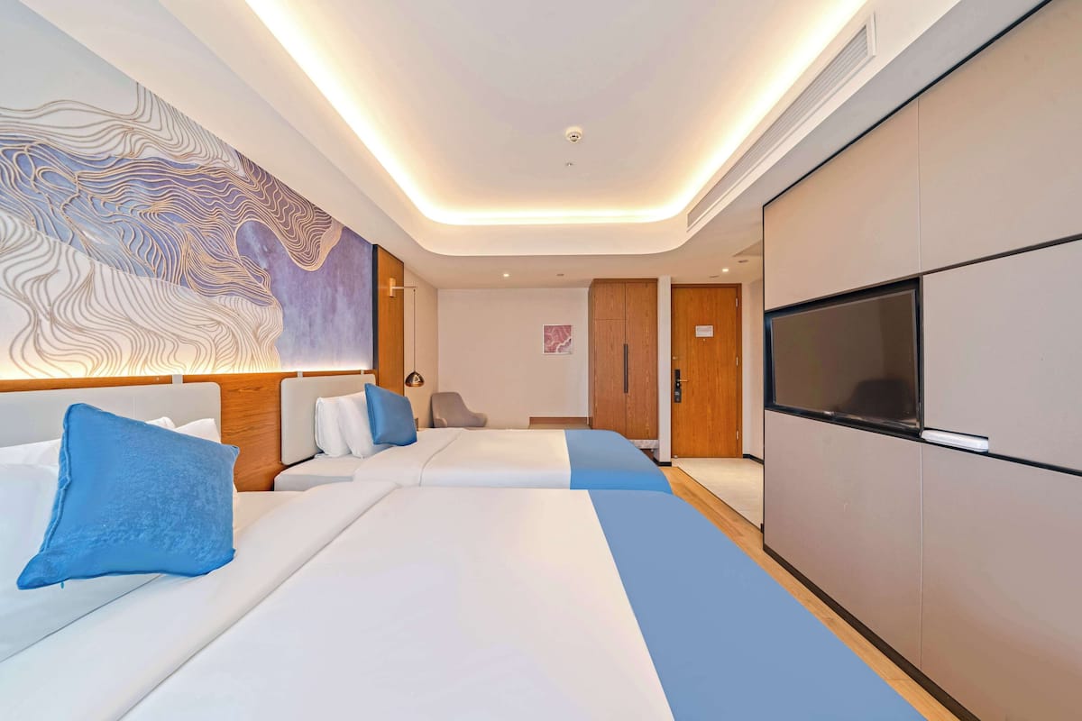 Family Twin Room | Premium bedding, minibar, desk, laptop workspace