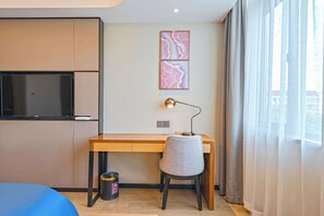 Premium bedding, minibar, desk, laptop workspace - U-FREE Hotel Shanghai Hongqiao Wuzhong (Shanghai)