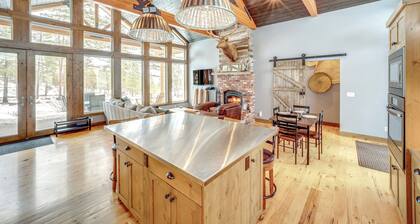'Chelan Mountain Retreat' Chalet w/ Fire Pit!