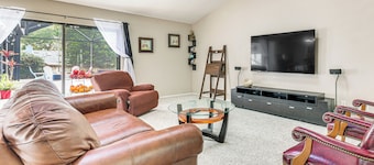 Swim, Golf & Relax: Lovely Home in Lake Mary