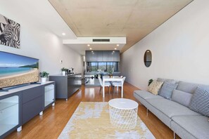 TV - Chic 1-Bed Apartment Near Canberra’s Bustling CBD (Lyneham)