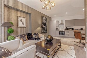 TV, offices - The Sloane at Signature Suites (Leicester)