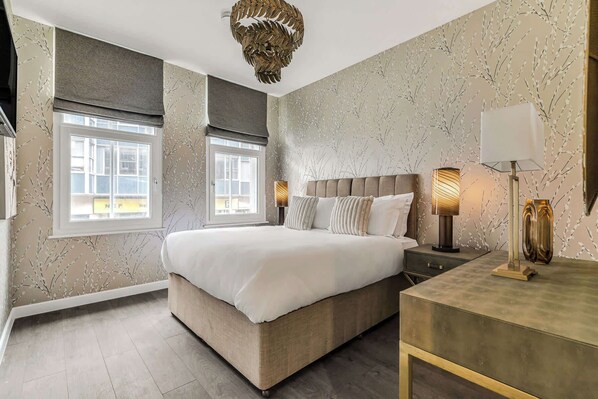 2 bedrooms, iron/ironing board, WiFi, bed sheets - The Sloane at Signature Suites (Leicester)