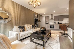 テレビ、書斎 / ワークスペース