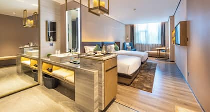 Echarm Plus International Hotel Ouzhuang Metro Station Branch - Free Deliver Service to Canton Fair Complex During Canton Fair Period
