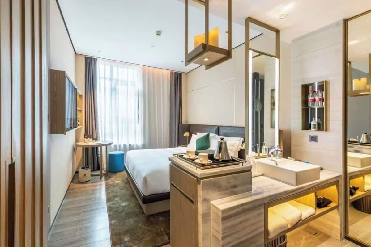 Phòng đôi Business, quang cảnh thành phố | Bàn, màn/rèm cản sáng, phòng cách âm