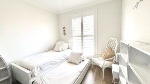 4 soverom, skrivebord, strykejern/-brett og wi-fi (inkludert)