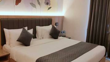 Escritorio y espacio para trabajar con laptop