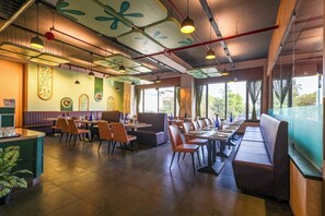 Restaurant - HOTEL TAMIZH GRAND (Puducherry)