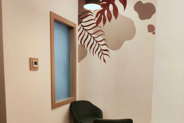 Deluxe Room | Desk, laptop workspace, iron/ironing board (on request), WiFi (free)