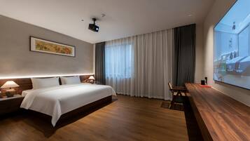 Superior Single Room | Desk, laptop workspace, free WiFi