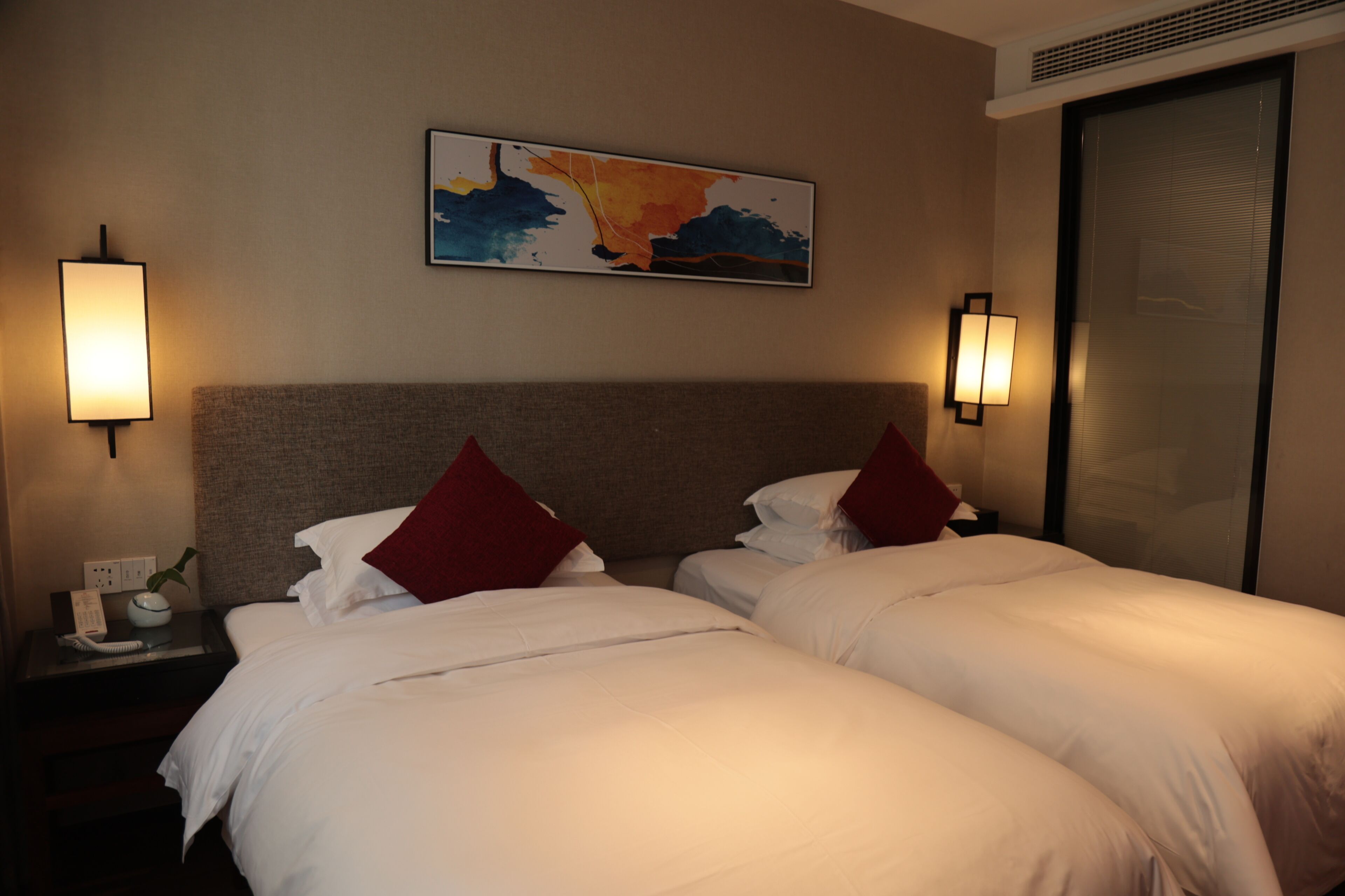 商務雙人房 | 高級寢具、羽絨被、舒適加層、免費迷你吧