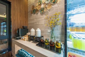 Petit déjeuner buffet servi tous les jours en supplément