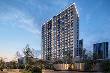 Front of property. Qingshan Lake Tianlan Hotel Hangzhou