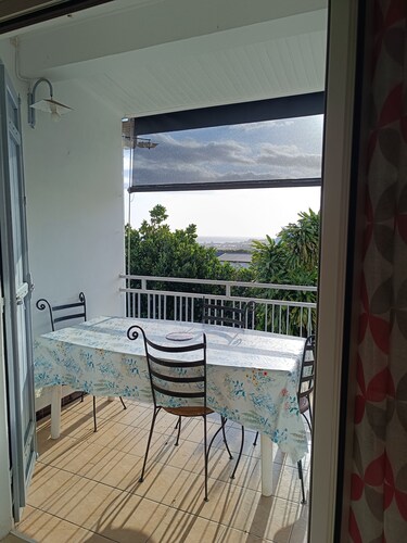 LOGEMENT ENTIER  A SAINT-JOSEPH " CLASSE 3 ETOILES  " par  ATOUT FRANCE