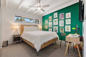 3 bedrooms, desk, iron/ironing board, free WiFi