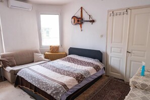 4 bedrooms, WiFi, bed sheets - Gera's House near clock tower (Bitola)