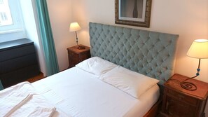 2 bedrooms, iron/ironing board, Internet, bed sheets