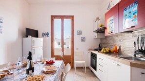 Fridge, oven, stovetop, cookware/dishes/utensils - San Foca The Blue Dream (San Foca)