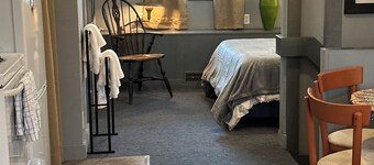 Charming studio w/WiFi & AC in welcoming Amenia salt water/heated pool seasonal