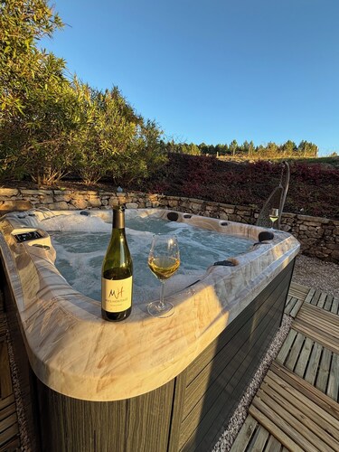 Chanvre – Évasion et bien-être avec Jacuzzi privé