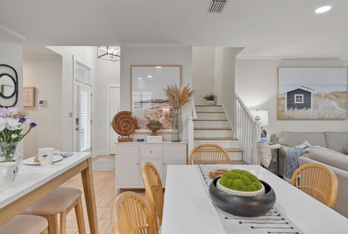 Newly Renovated! 2-min Walk to the Beach | The Coastal Cottage by AvantStay