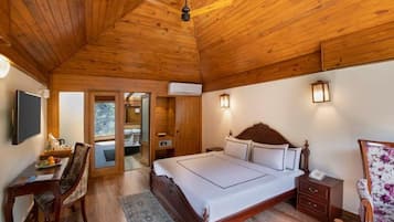 Cottage, ban công, quang cảnh sông | Két bảo mật tại phòng, bàn, khu vực làm việc phù hợp cho laptop