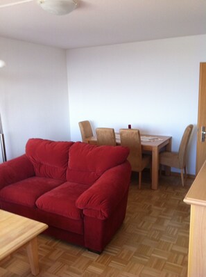Living area - FW Sagitta with view of the container port, 14th floor Speckenbüttler Park (Bremerhaven)