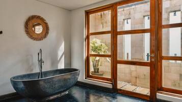 Panoramic Villa, 6 Bedrooms, Park View | Bathroom | Bathtub, free toiletries, hair dryer, bathrobes