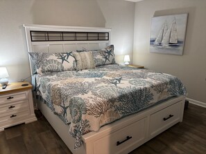 4 bedrooms, desk, iron/ironing board, WiFi