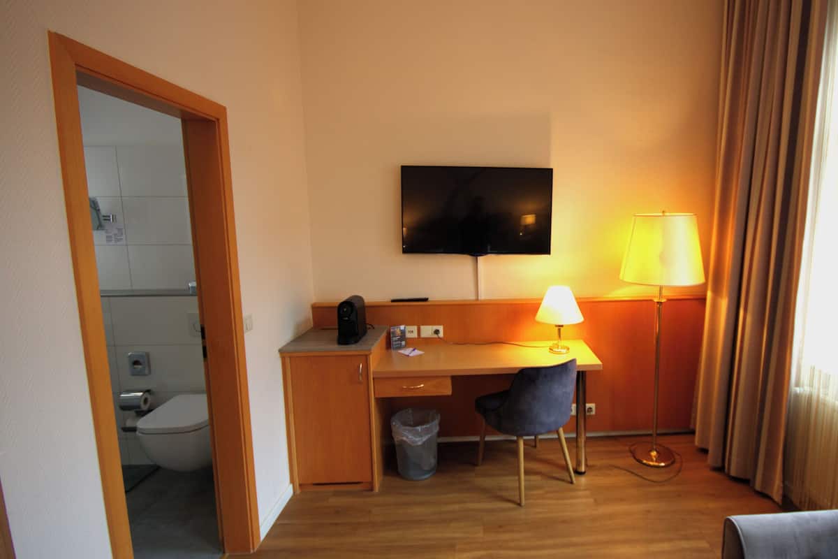 Luxury Double Room | 1 bedroom, hypo-allergenic bedding, in-room safe, desk