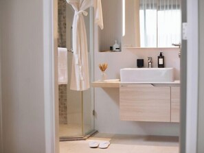 Deluxe Condo, Balcony | Bathroom