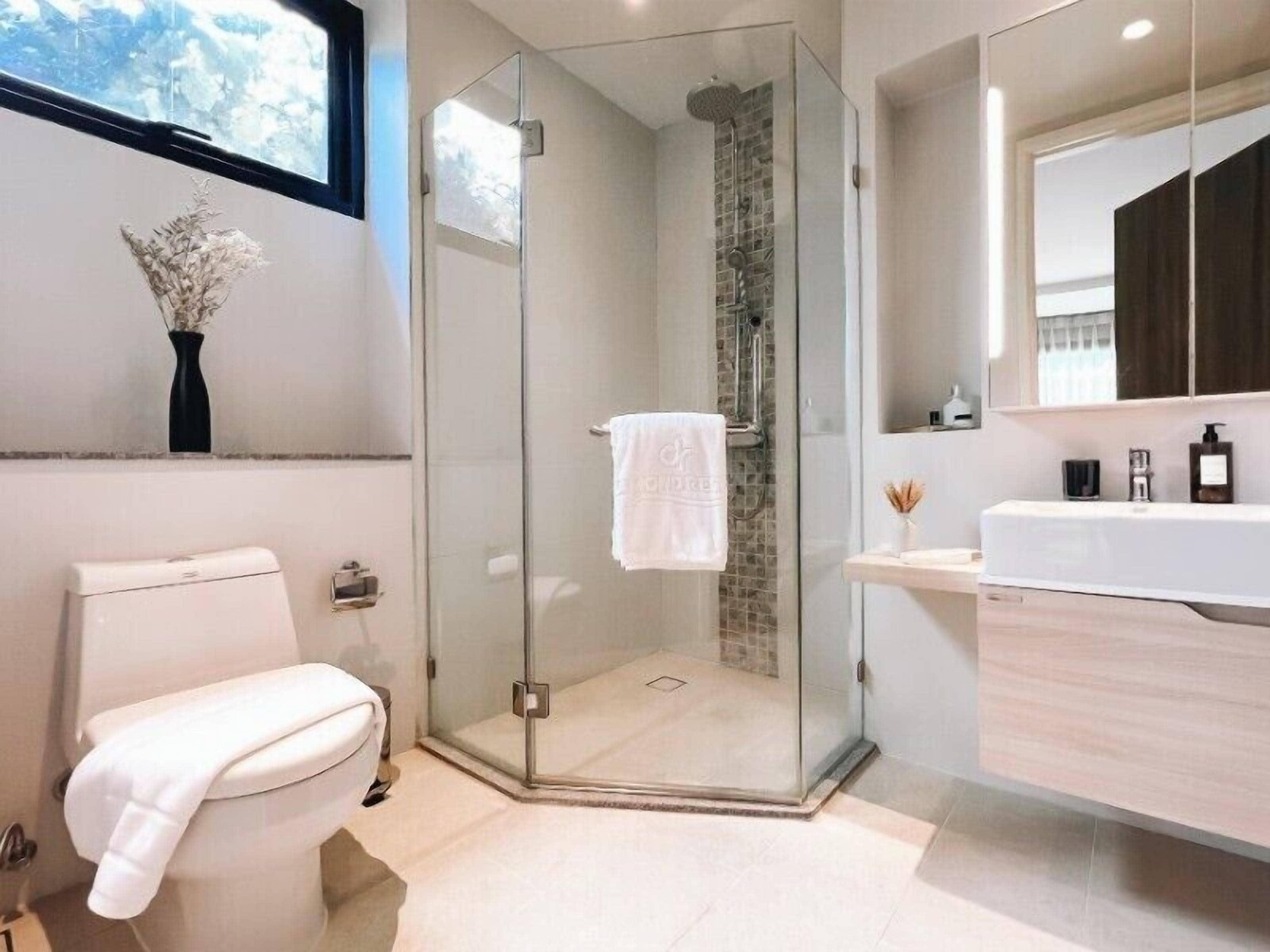 Condo Deluxe, ban công | Phòng tắm