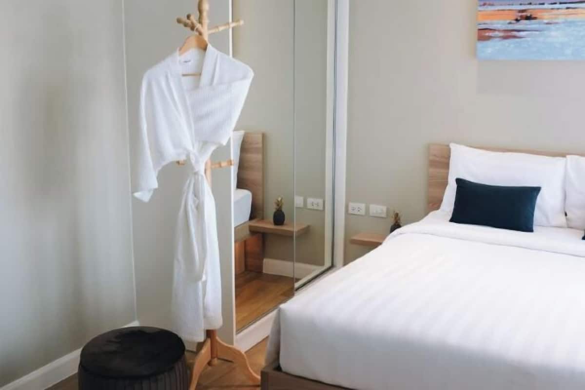 1 bedroom, in-room safe, iron/ironing board, free WiFi