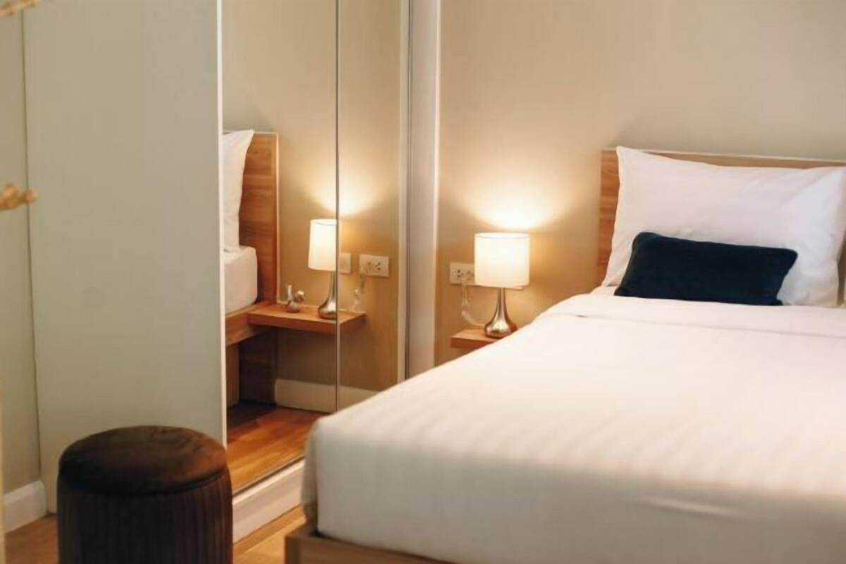 1 bedroom, in-room safe, iron/ironing board, free WiFi