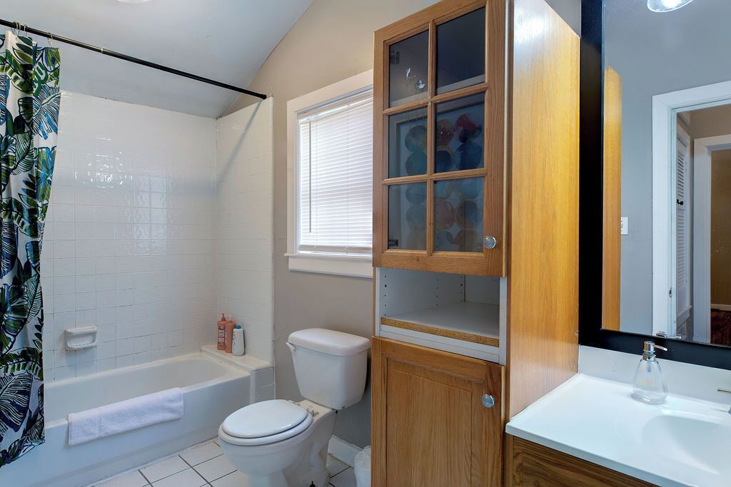 Amenidades de baño ecológicas, secadora de cabello, toallas, jabón 